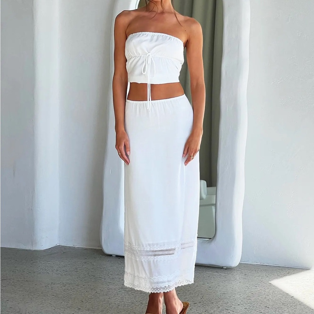 Tiger mist lace white set size small NEVER WORN